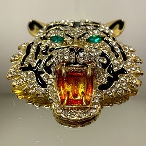 Tiger head brooch